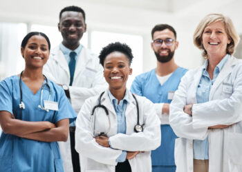 Setor de saúde chega a 3 milhões de trabalhadores com carteira assinada